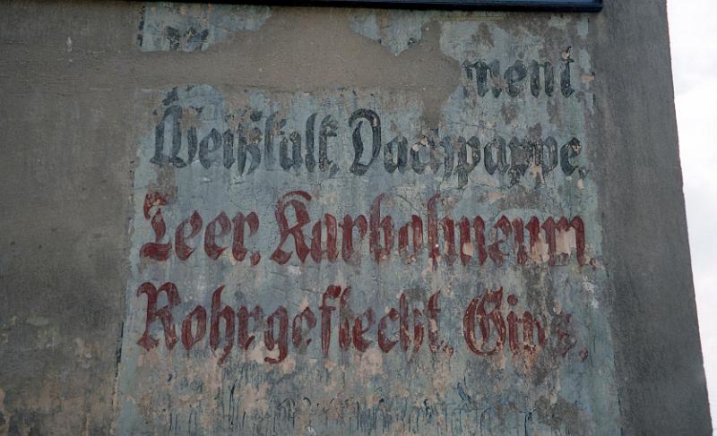 Tschechien-Livesice, 29.6.2000 (1).jpg - ...[Ze]ment, Weißkalk, Dachpappe, Teer, Karbolineum, Rohrgeflecht, Gips